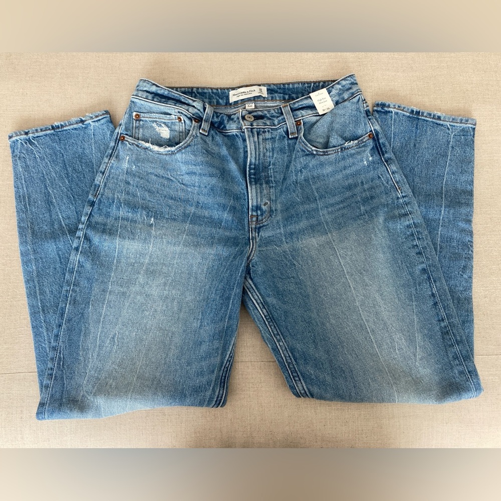 NEW Abercrombie & Fitch The Mom High-Rise Distressed Straight Jeans Size 30/10L